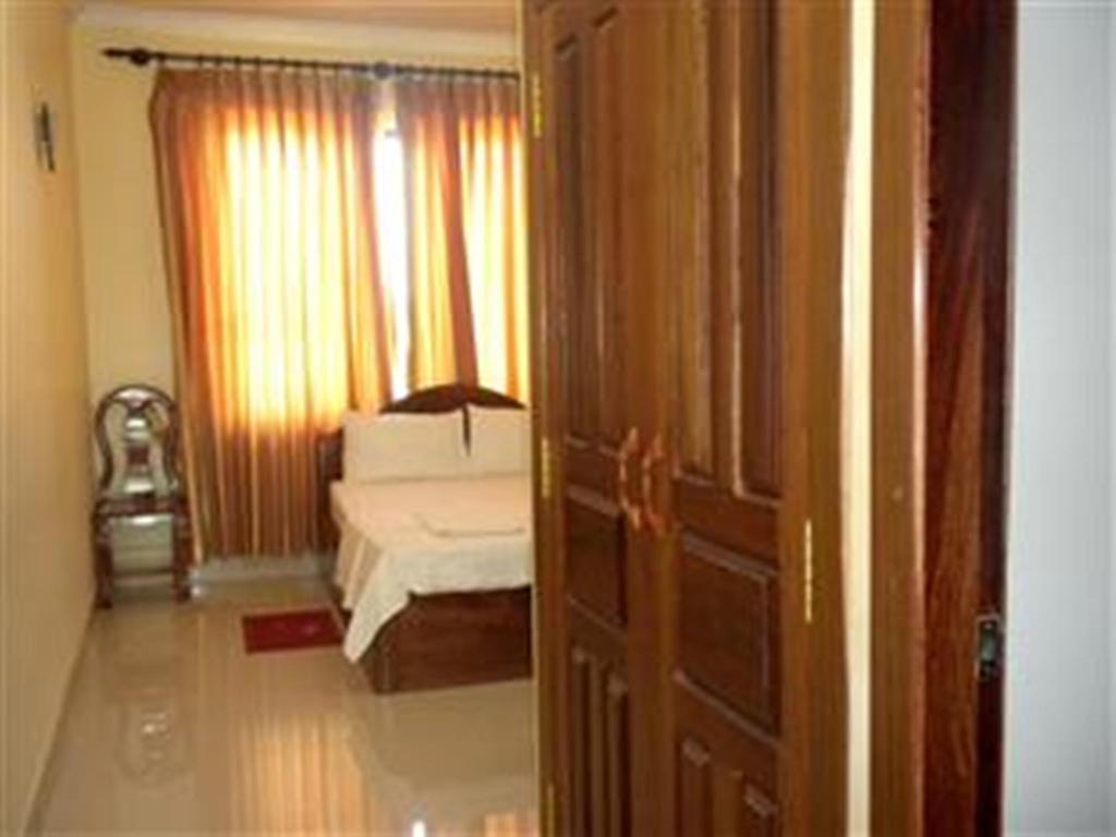 Nyny Hotel Kampot Habitación foto