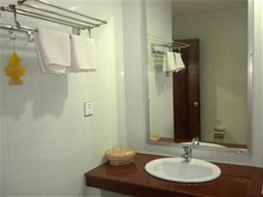 Nyny Hotel Kampot Habitación foto